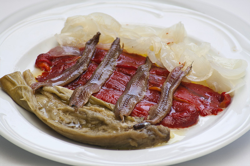 Tostada con escalivada y anchoas (sugerencia)