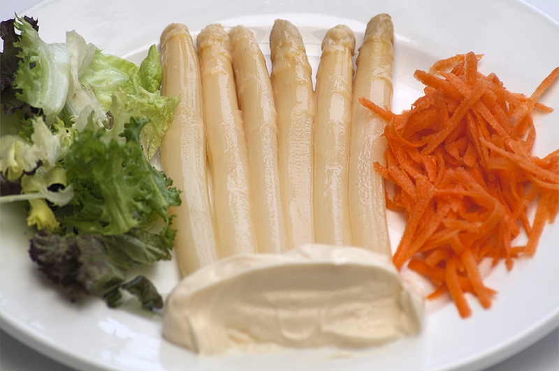 Asparagus “Navarra” with mayonaise